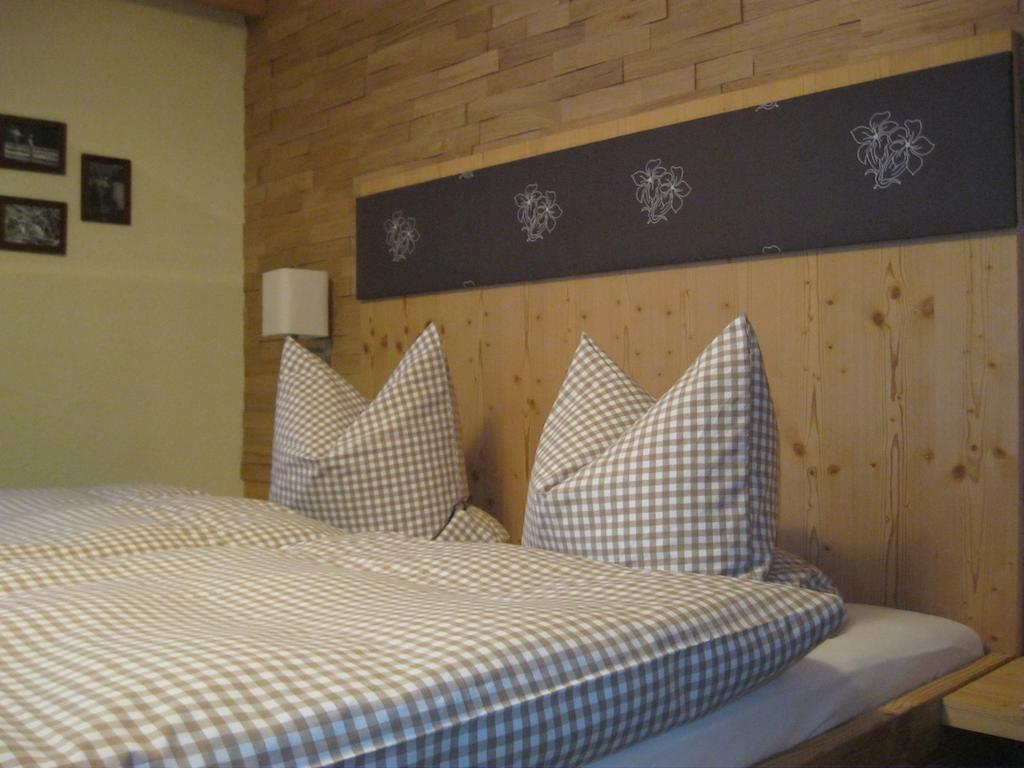 Gaestehaus Sahler ガシュルン 部屋 写真