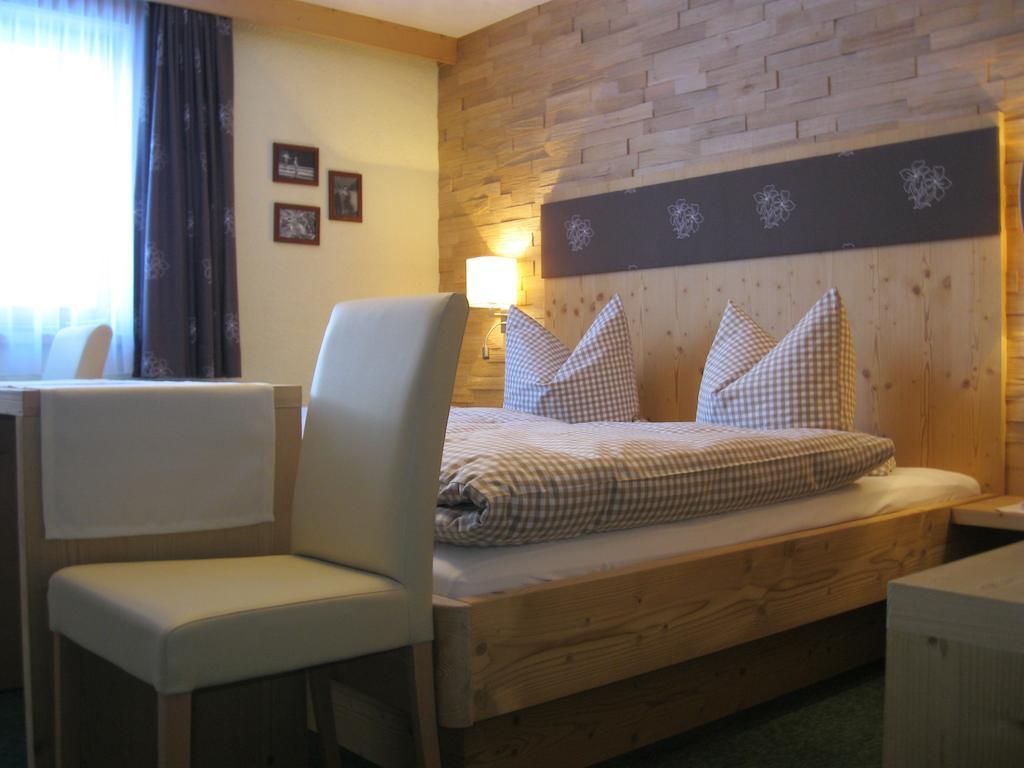 Gaestehaus Sahler ガシュルン 部屋 写真